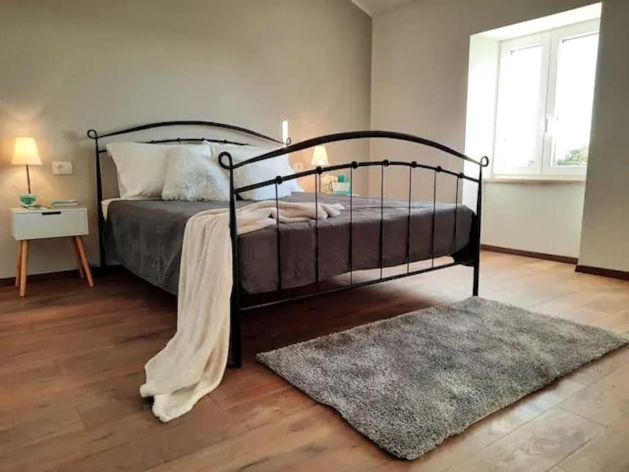 Holiday Home For 8 People, Pool + Sea View Vilanija Extérieur photo