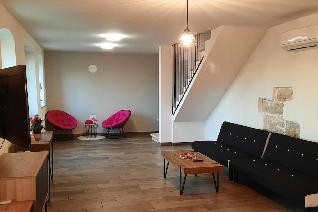 Holiday Home For 8 People, Pool + Sea View Vilanija Extérieur photo